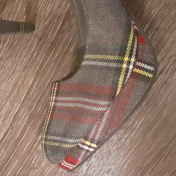 FIONI Heels - Picture 4 of 6